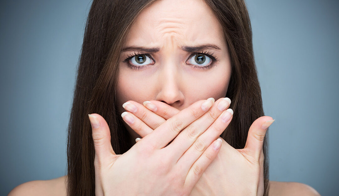 Still Chewing Gum to Hide Bad Breath? Here’s What’s Really Going On – And How to Fix It